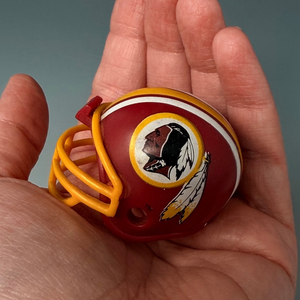 Vintage Washington Redskins Gumball Machine Football Helmets Lot of 2 AA Capsule - Picture 9 of 16